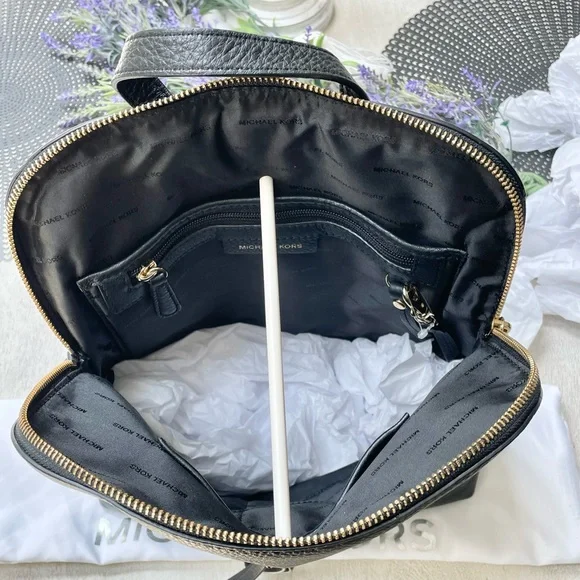 Michael Kors Backpack 🖤 - Picture 9 of 9